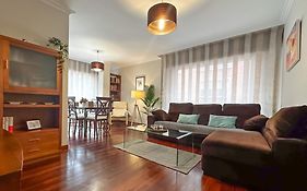 Apartamento Completo, Amplio, Muy Iluminado Y Con Plaza De Garaje Incluida.